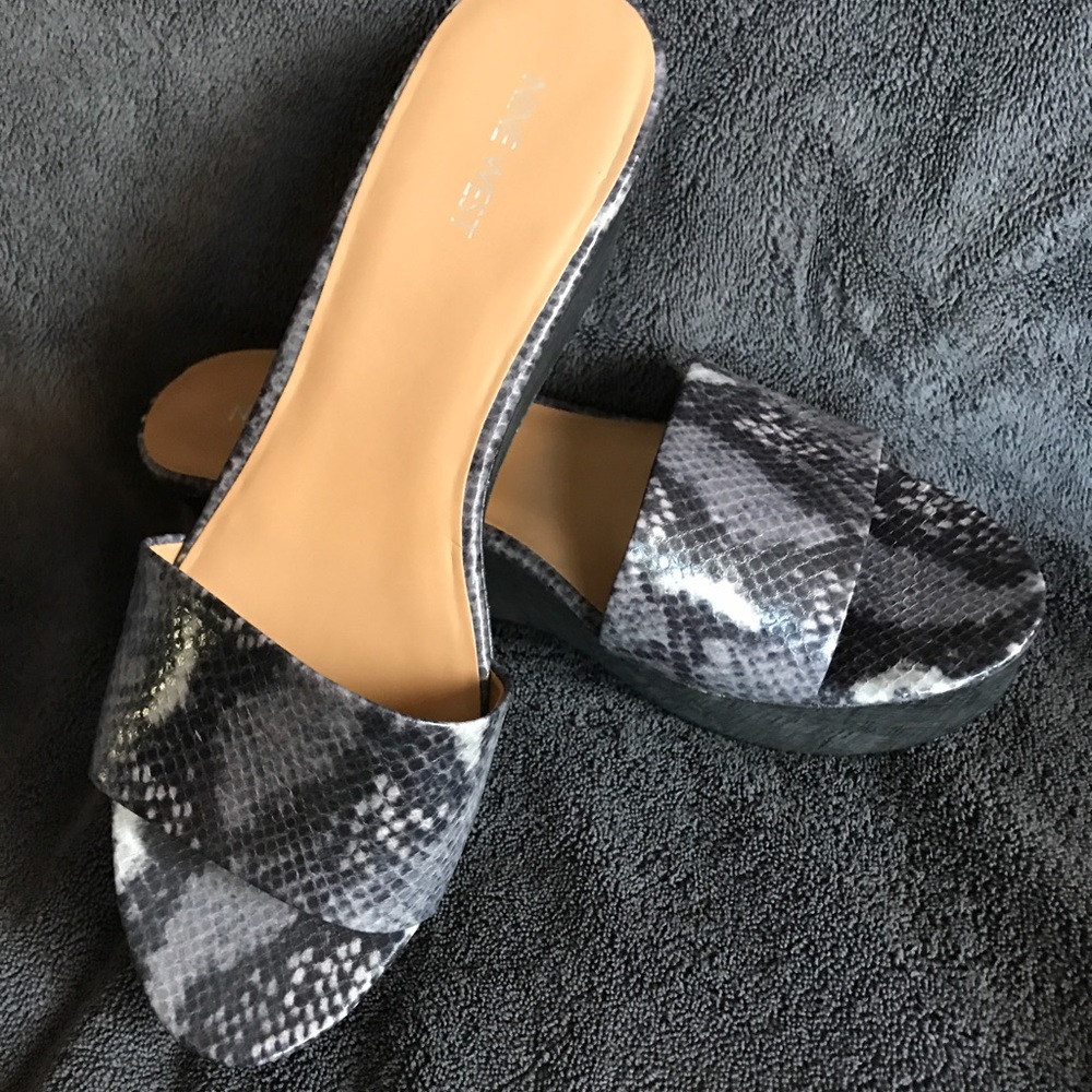 Wedge shoes