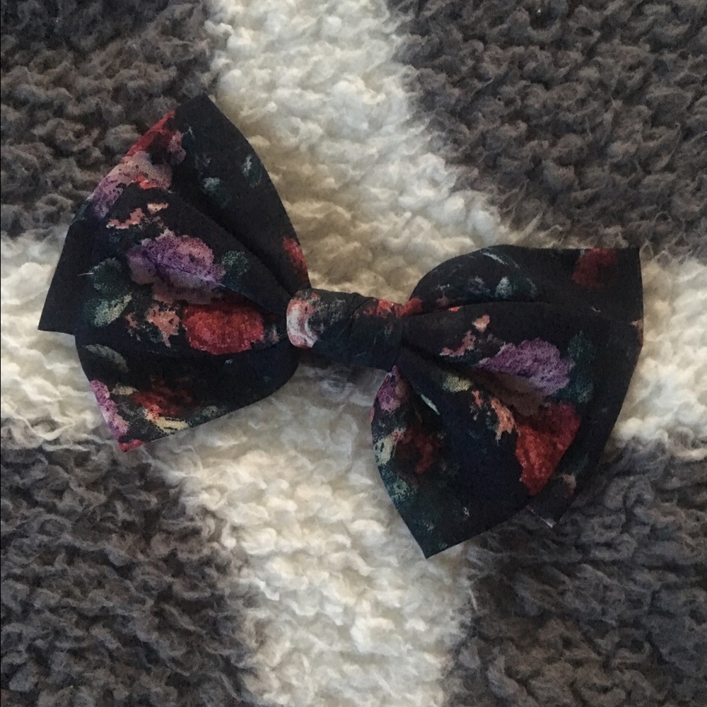 Pretty hair bow clip