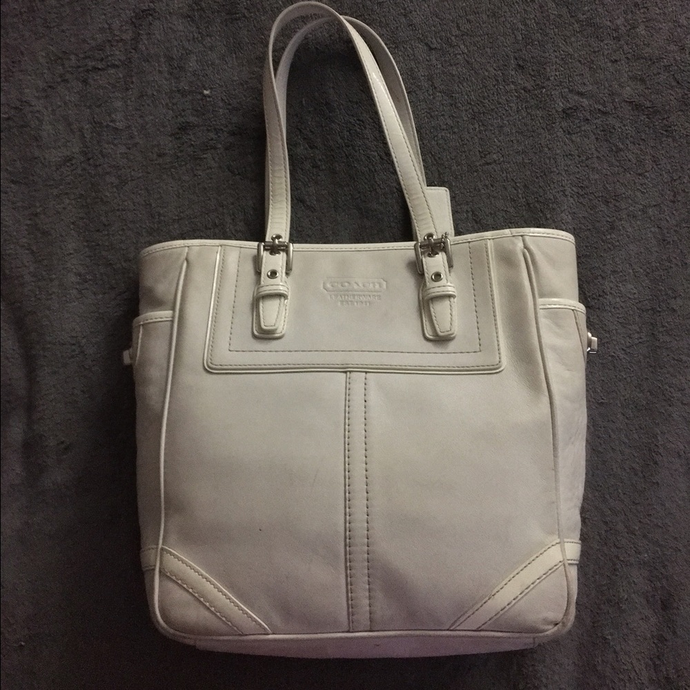Coach white leather shoulder bag