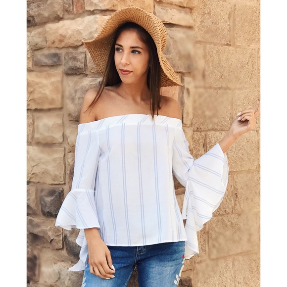 CLEARANCE! 🌸 Bell Sleeve Off Shoulder Blouse - Picture 2 of 4
