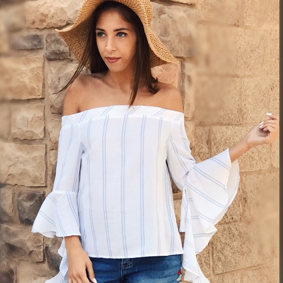 CLEARANCE! 🌸 Bell Sleeve Off Shoulder Blouse - Picture 3 of 4