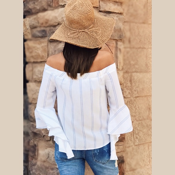 CLEARANCE! 🌸 Bell Sleeve Off Shoulder Blouse - Picture 4 of 4