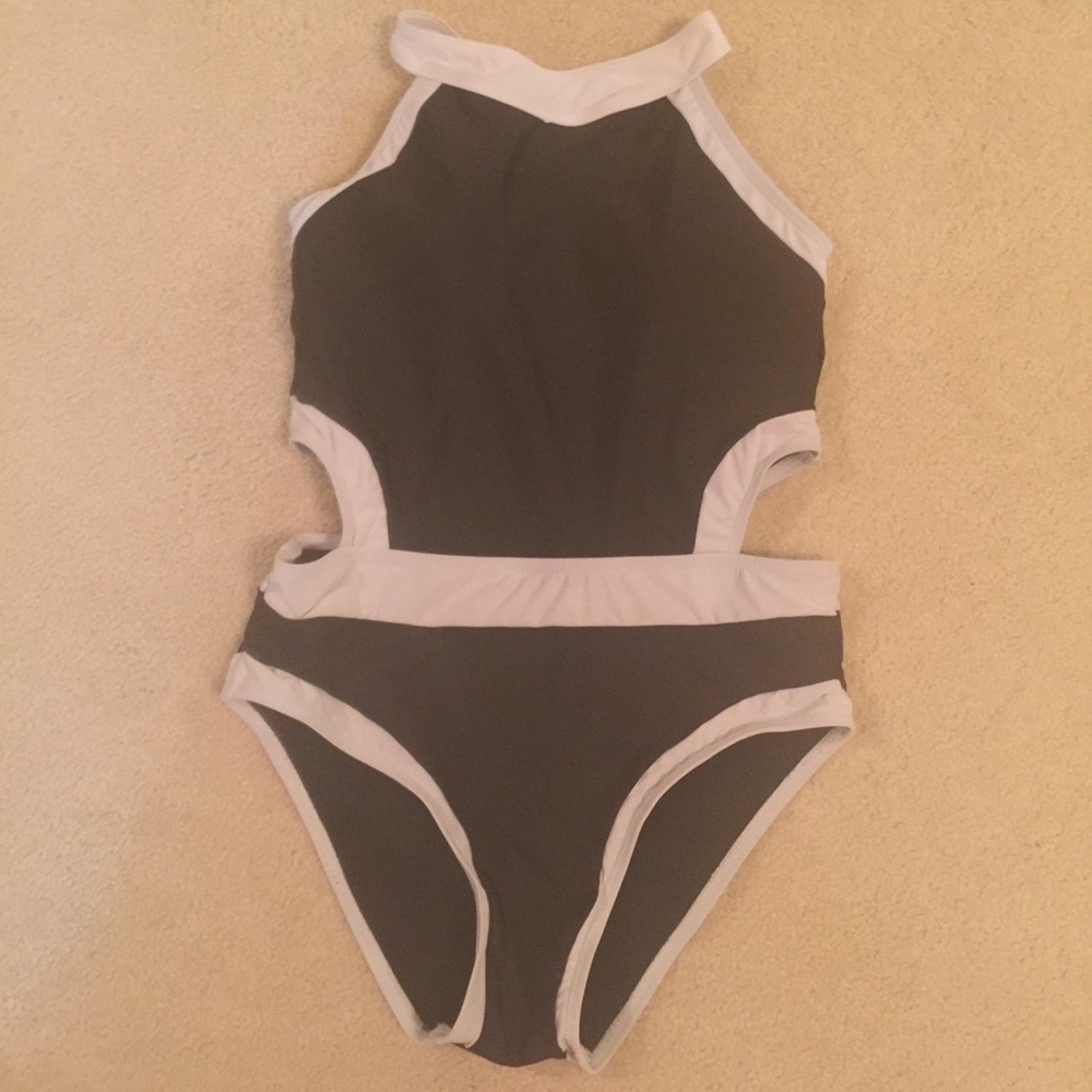 NWOT Adorable One Piece Swimsuit