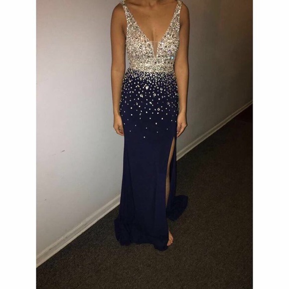 Prom dress - Picture 1 of 3