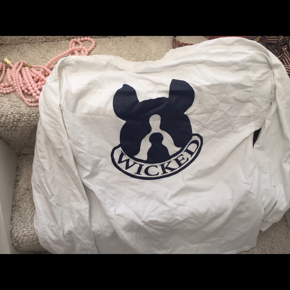 White long sleeve wicked tee