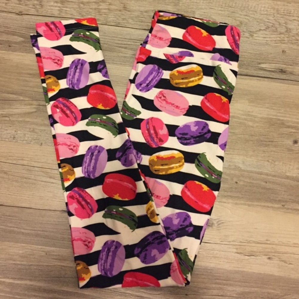 Lularoe Macaron leggings!! OS