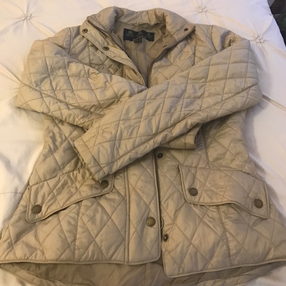 🆕 Beautiful Barbour quilted jacket! 💐