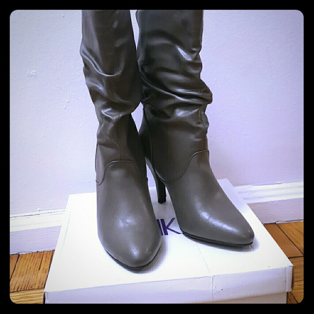 🔴SOLD🔴 Mid Calf Boots