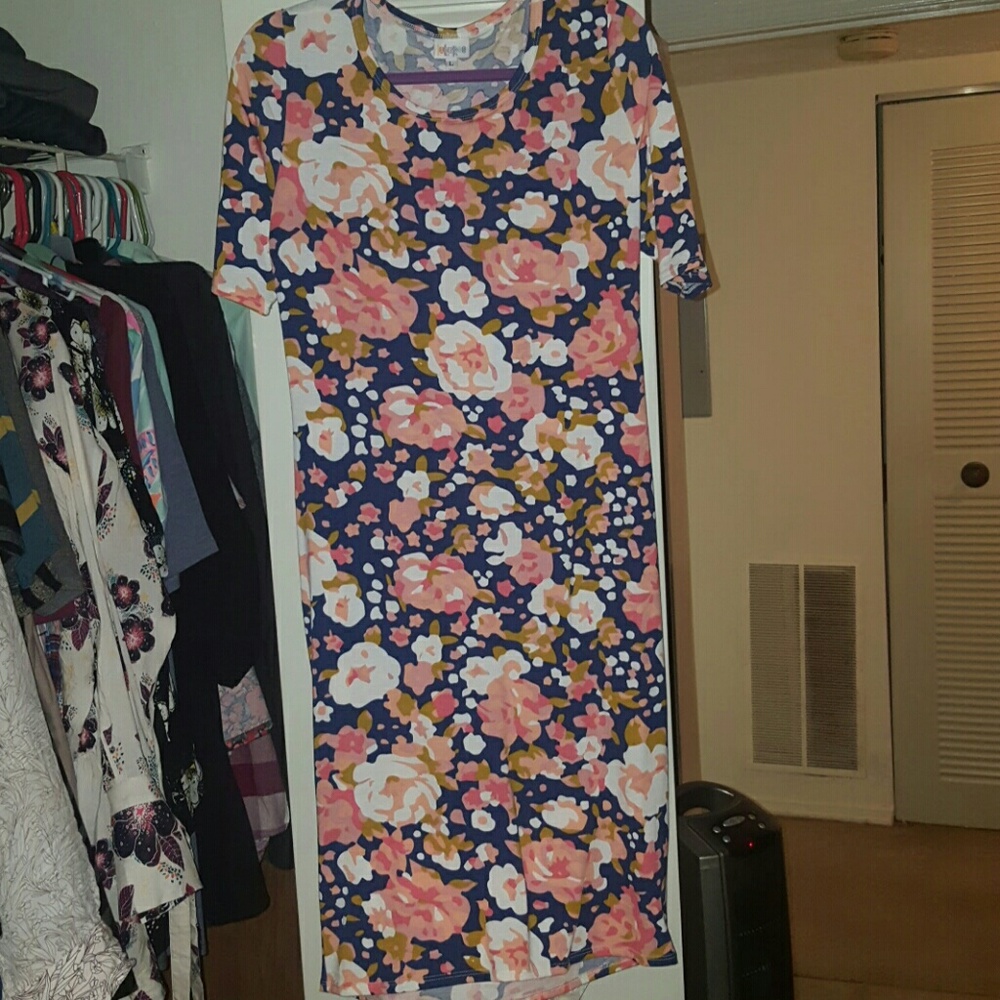 Lularoe julia, size L. GORGEOUS FLORAL