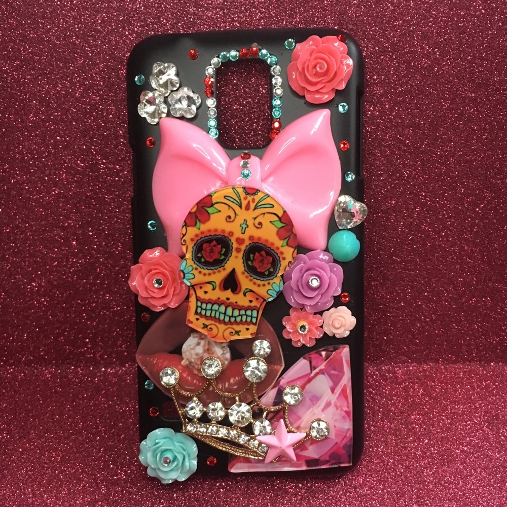 This phone case is for the Samsung Galaxy S5.