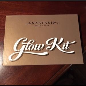 Anastasia Beverly Hills glow kit