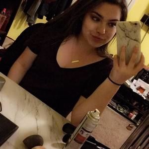 Meet your Posher, Dominique