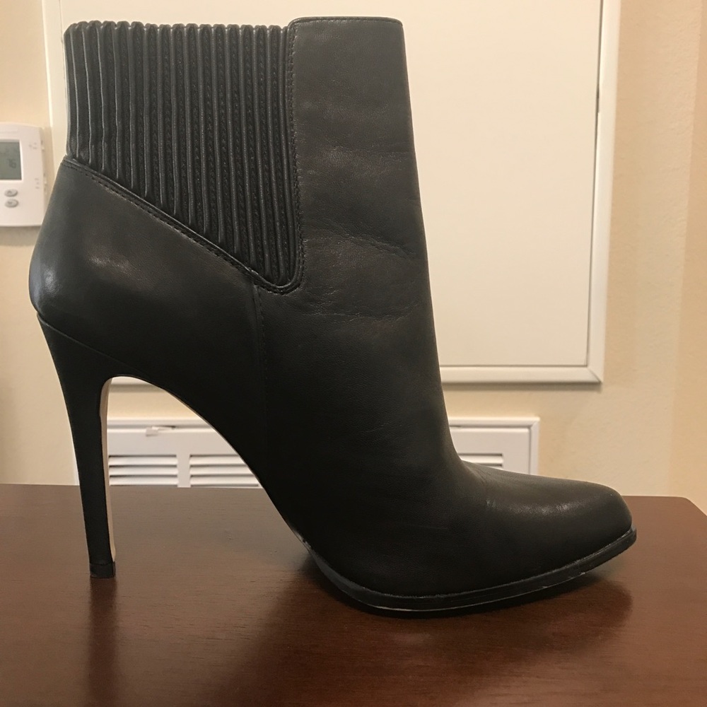 BCBGENERATION size 9.5 Booties