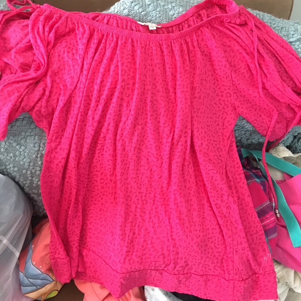 Cute pink leopard top with open tie sleeves
