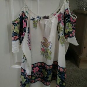 Blouse peek a boo shoulders floral