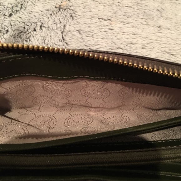 Michael Kors Jet Set Travel Continental Wallet - Picture 7 of 7