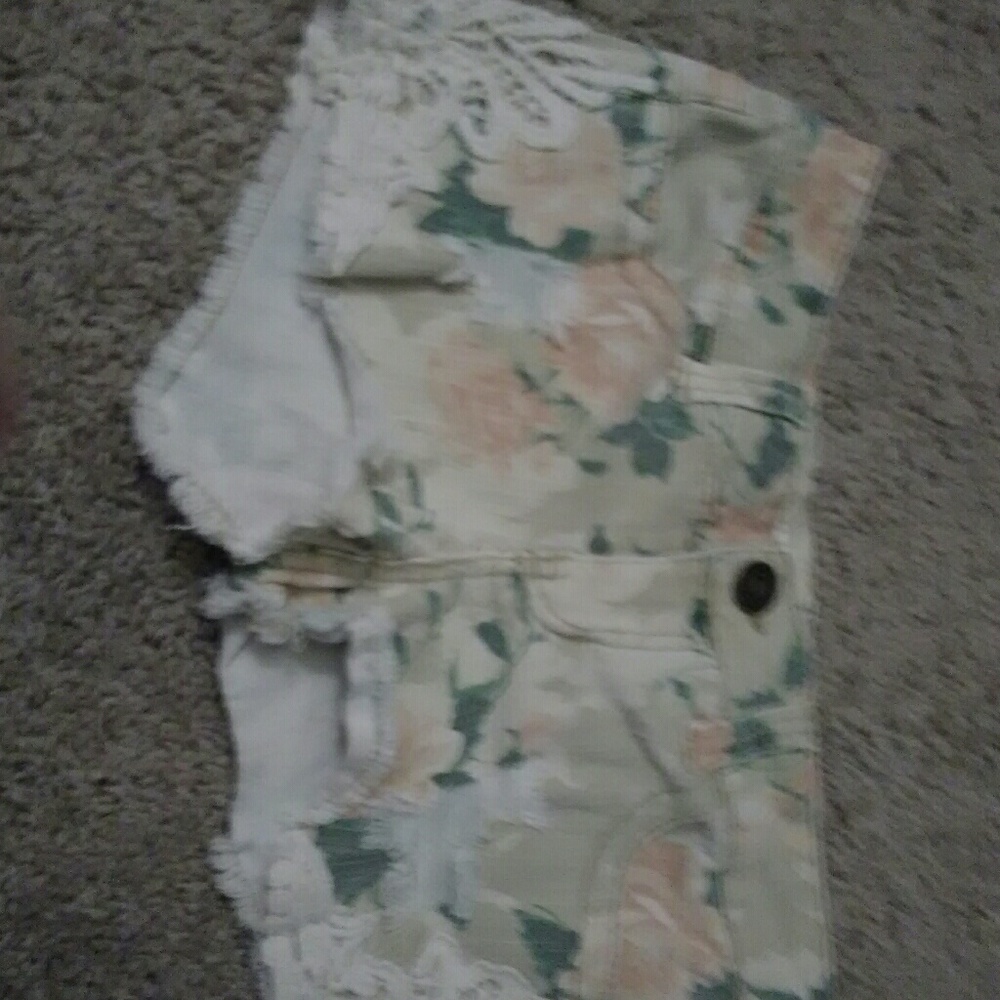 Floral n lace shorts
