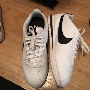 White nike cortez