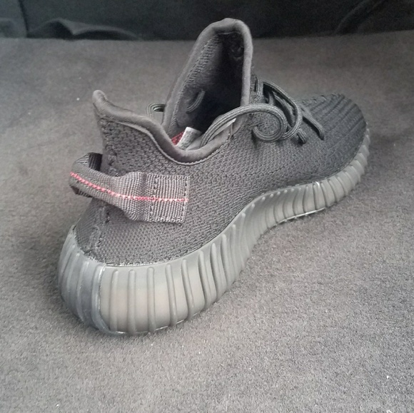 Yeezy Boost 350 v2 Core Black Red Size 8
