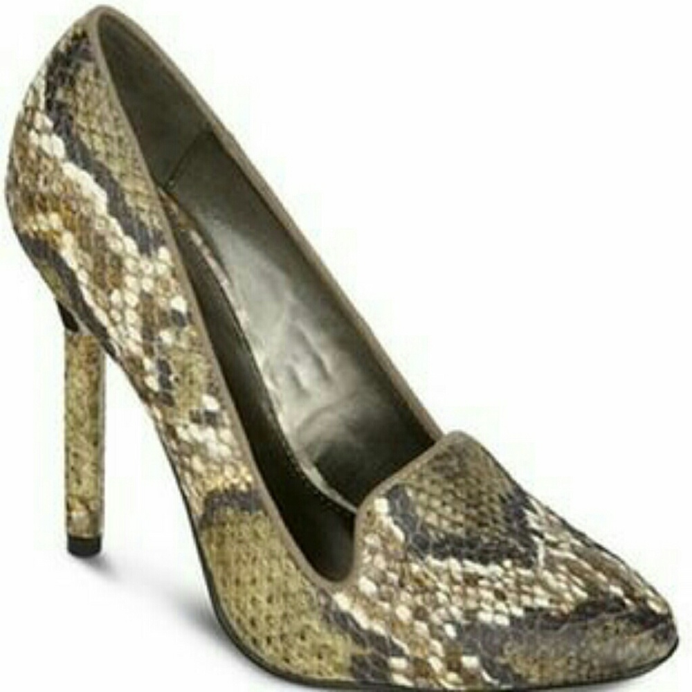 Worthington Marissa  snake print size 9 heels