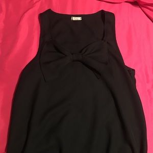 Black bow tank