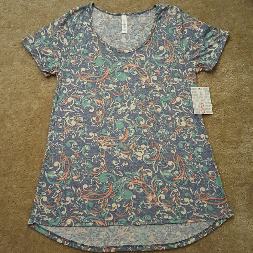 LuLaRoe NWT Classic T size Small
