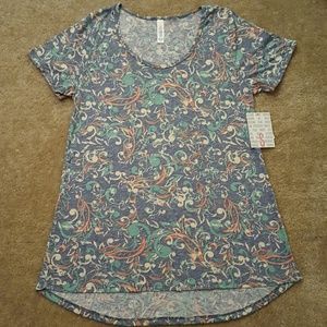 LuLaRoe NWT Classic T size Small