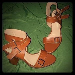 Sandals with heel