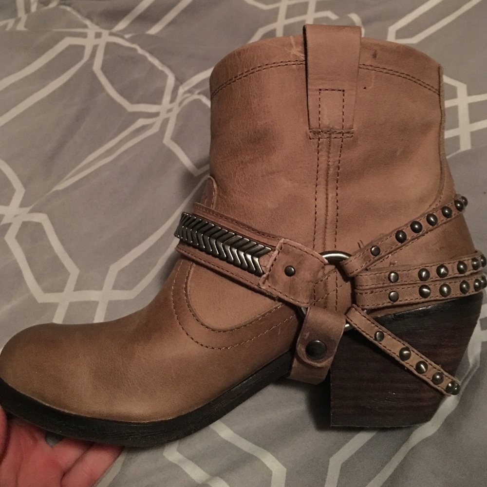 Gianni Bini Ankle Tan Boots Size 7.5