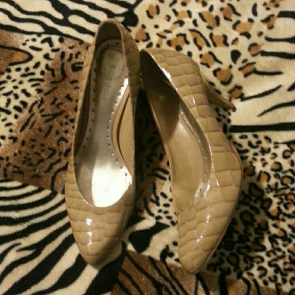BCBGirls heels 9.5 nude/tan ***SALE***