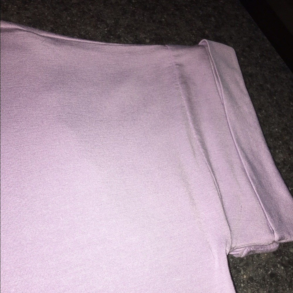 ๐ LAST // Lavender V-Neck Basic - Picture 4 of 7