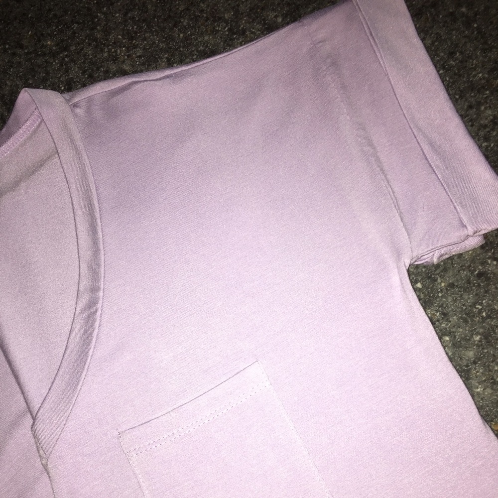 ๐ LAST // Lavender V-Neck Basic - Picture 6 of 7