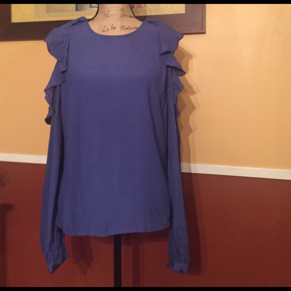 bebe Ruffle cold shoulder top