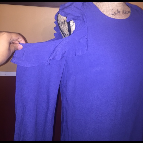 bebe Ruffle cold shoulder top - Picture 3 of 3