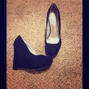 Little black wedges!