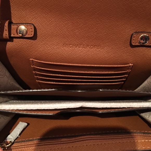 Michael Kors Jet Set Travel Large Phone Crossbody - Picture 4 of 8