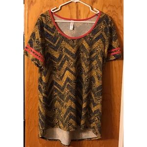 LulaRoe Classic Tee with piping on sleeve