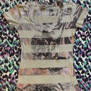 Cute buckle t-shirt!