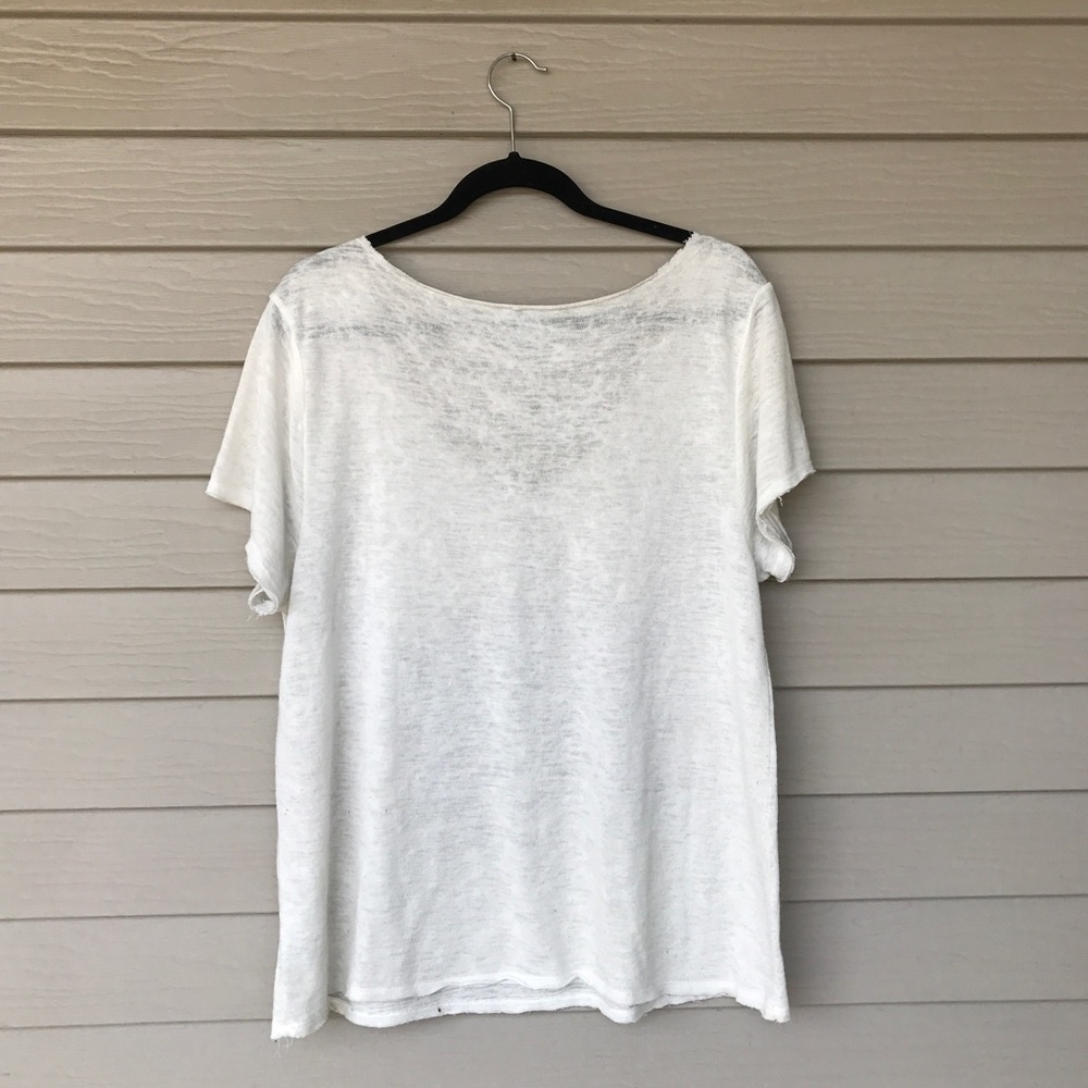 Flowy oversized v-neck graphic tee - Picture 2 of 4