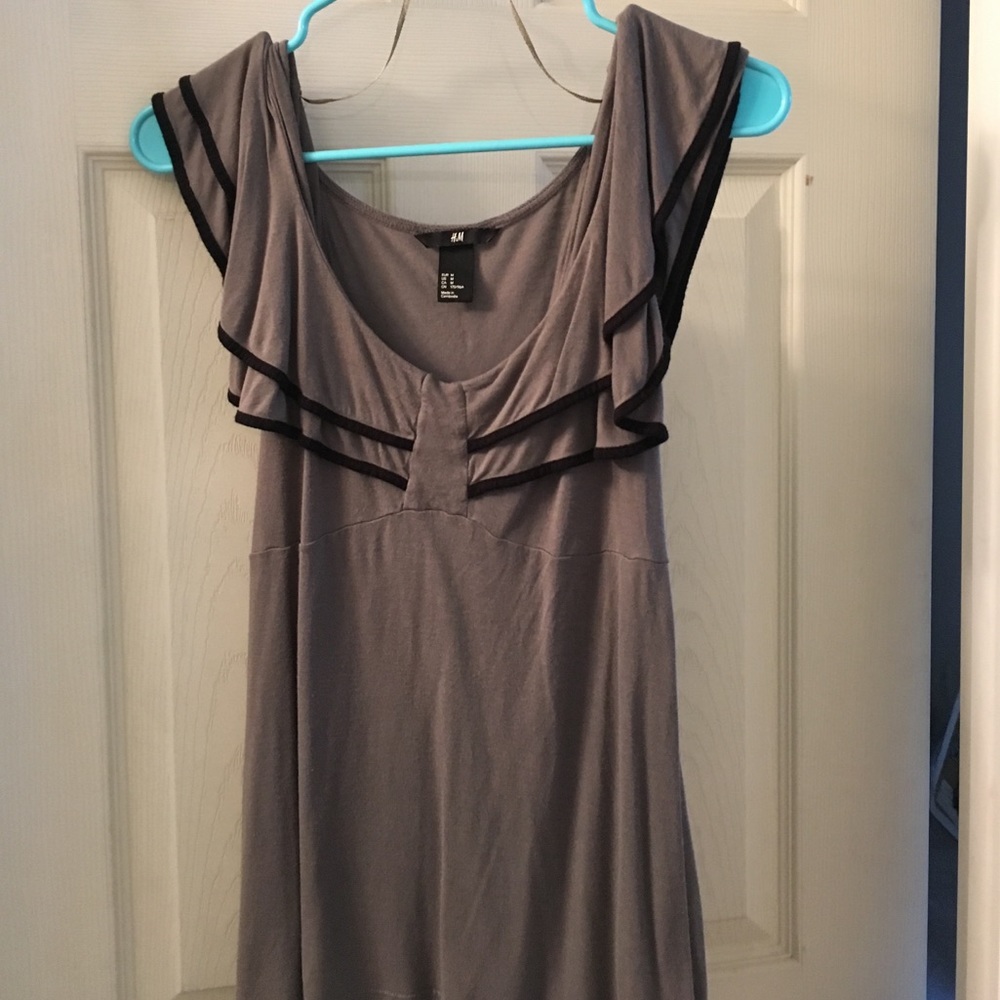 gray ruffled top