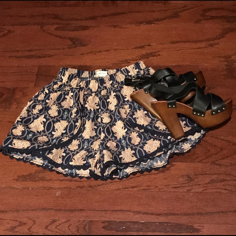 double zero navy and tan damask print skort