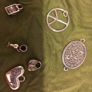 Or ⭐️ free w/ $10 ord Jewelry/purse charms!