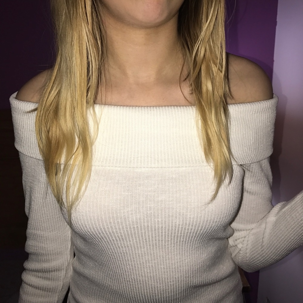 NWOT White Off The Shoulder Sweater - Picture 1 of 3