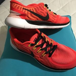 NIKE FREE 5.0 Used Twice GREAT CONDITION
