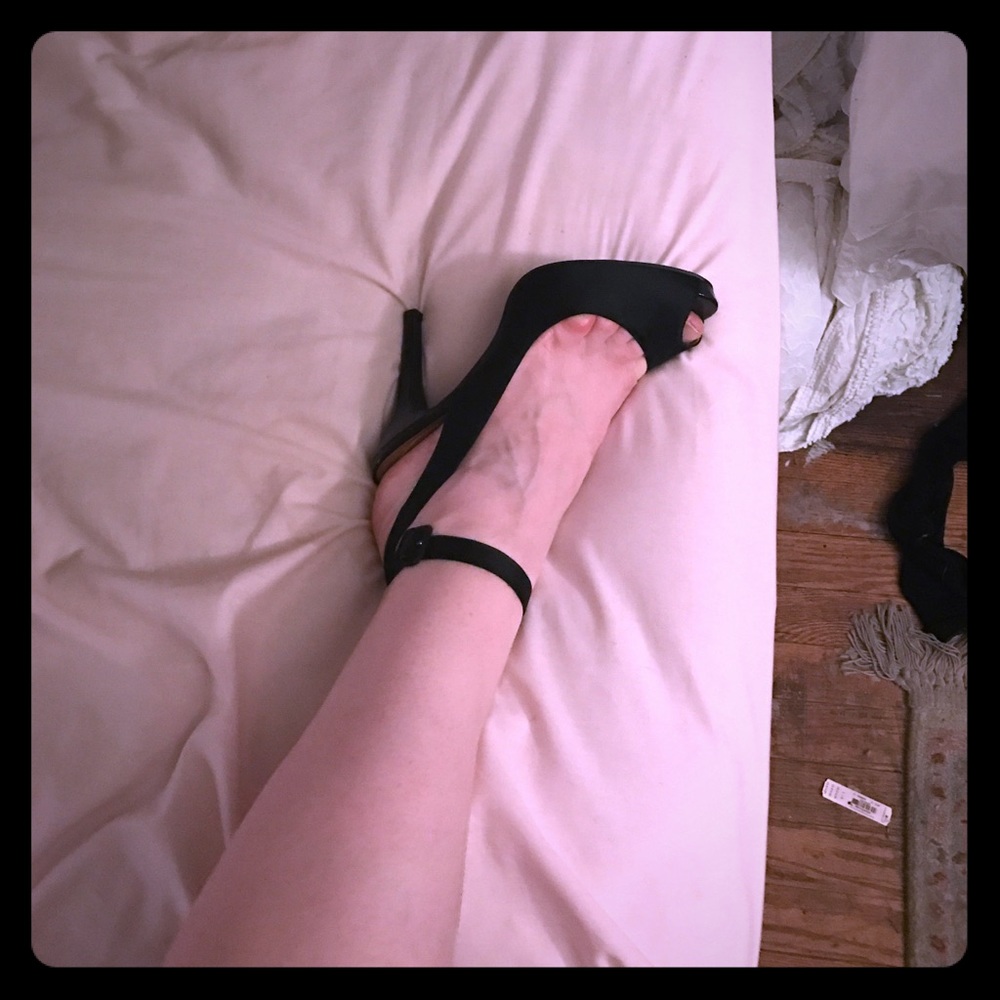 Guess black small platform open toe heels