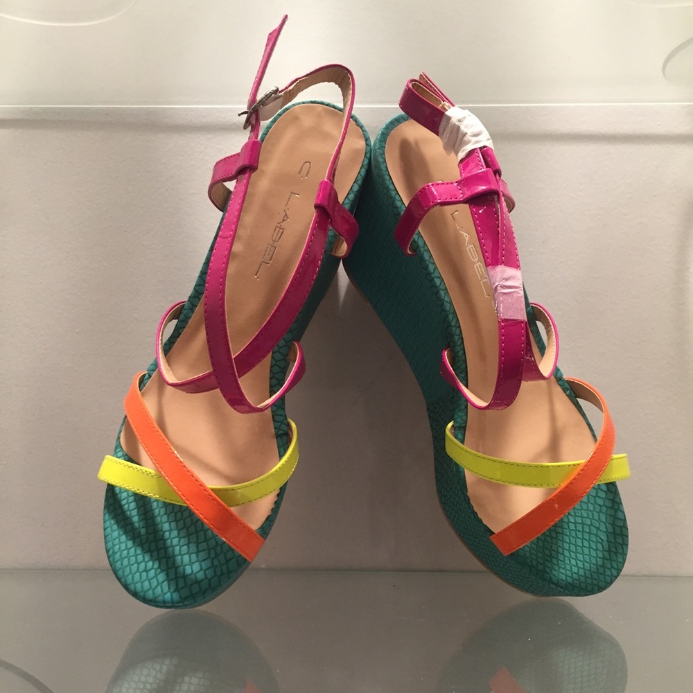 NWT Beautiful Multi-colored strapped wedge sandals - Picture 2 of 6