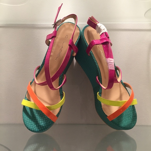 NWT Beautiful Multi-colored strapped wedge sandals - Picture 2 of 6
