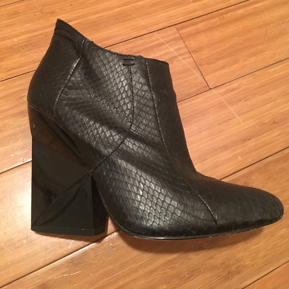 DOLCE VITA Wedge Heel Booties Size 8.5