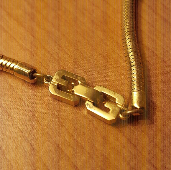 Vintage 1977 Givenchy monogram necklace - Picture 2 of 3