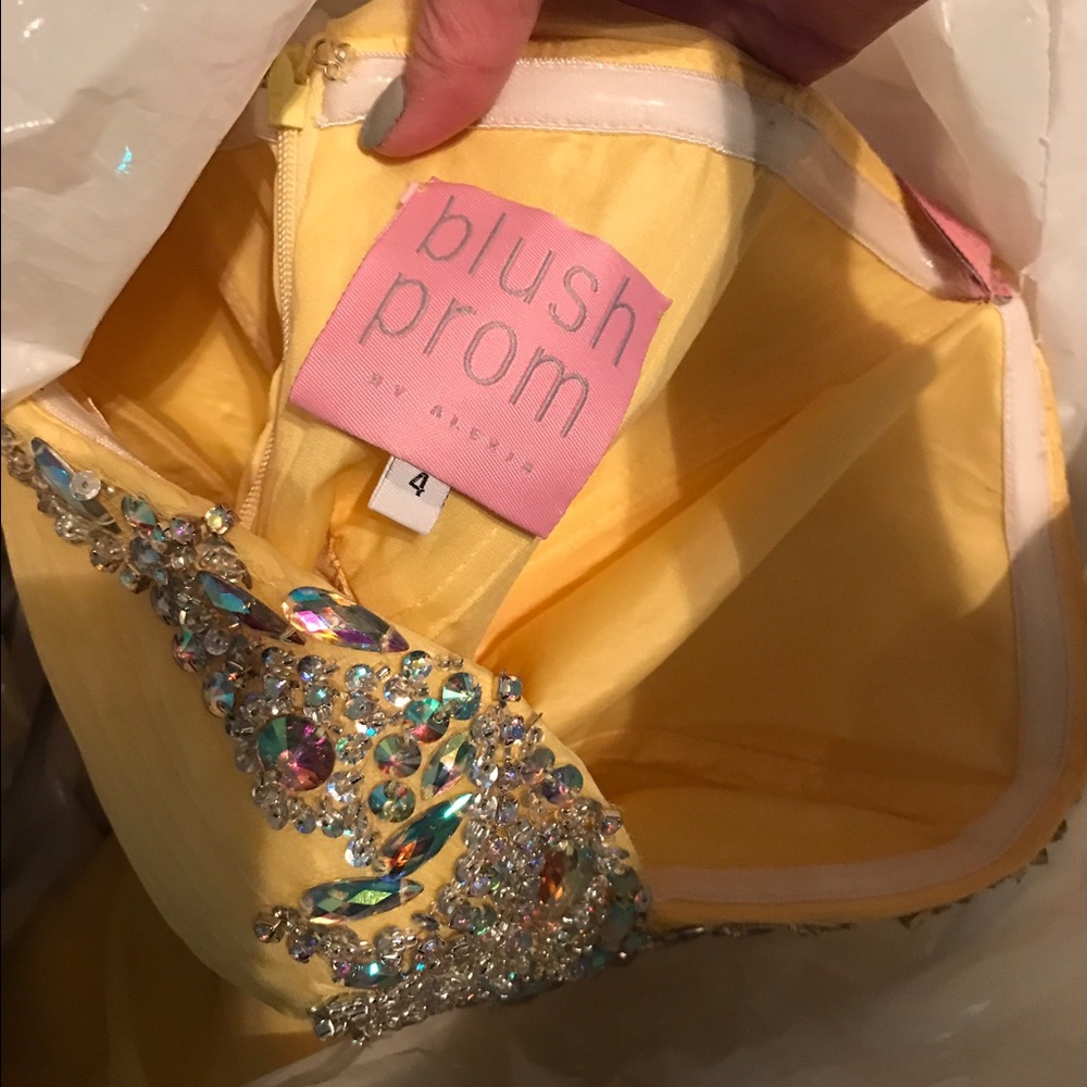PROM DRESS! - Picture 4 of 4